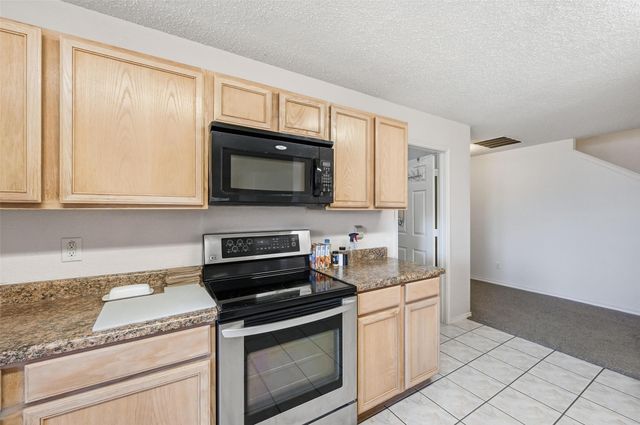 2215 Coyote Trail, Grand Prairie, TX 75052