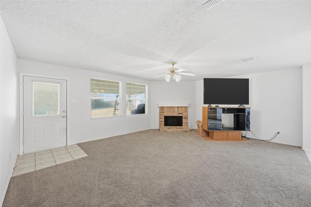 2215 Coyote Trail, Grand Prairie, TX 75052