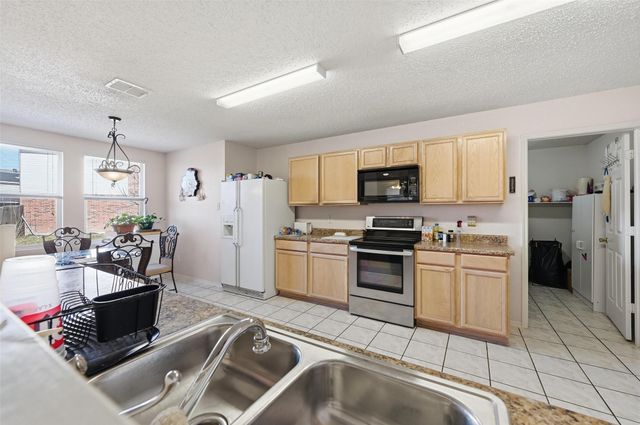 2215 Coyote Trail, Grand Prairie, TX 75052