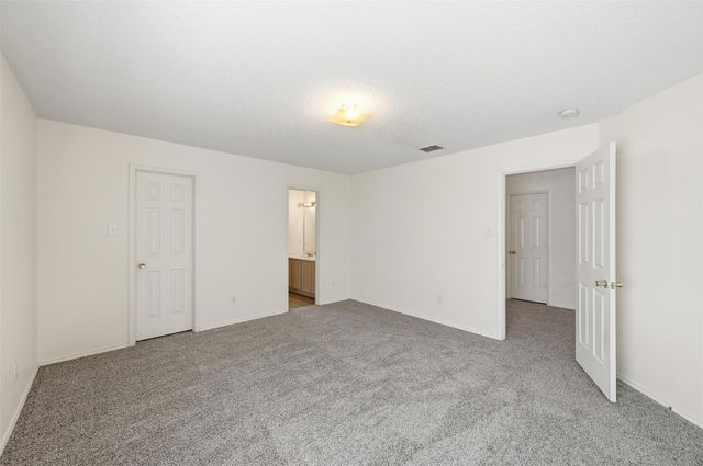 2215 Coyote Trail, Grand Prairie, TX 75052