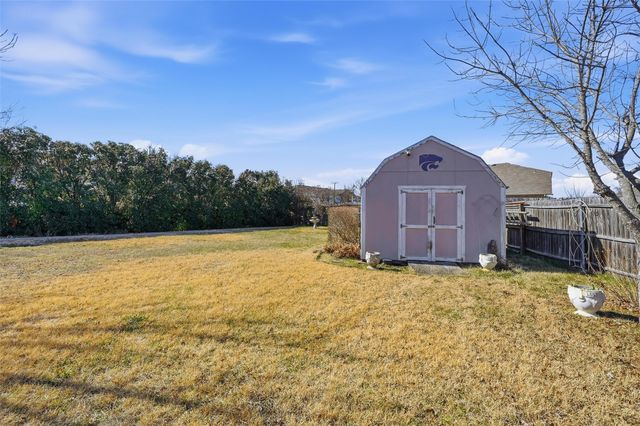 2215 Coyote Trail, Grand Prairie, TX 75052