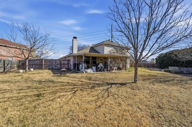 2215 Coyote Trail, Grand Prairie, TX 75052