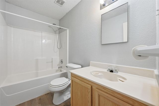 2215 Coyote Trail, Grand Prairie, TX 75052