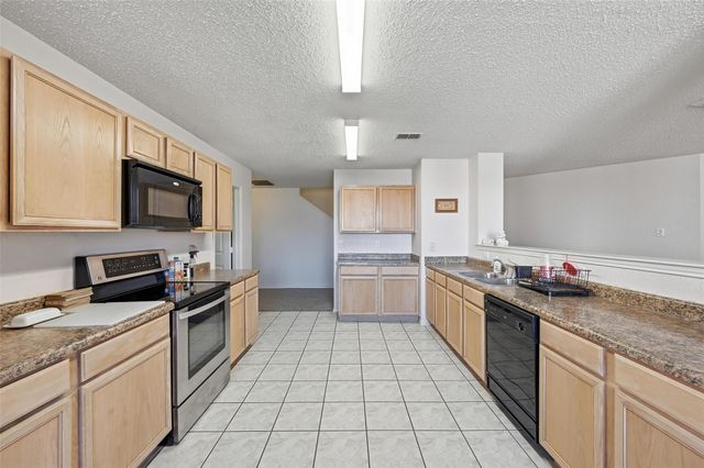 2215 Coyote Trail, Grand Prairie, TX 75052