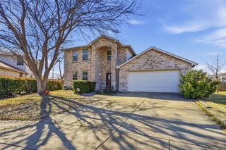 2215 Coyote Trail, Grand Prairie, TX 75052