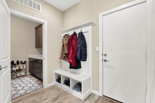 6326 Vista Del Bosque Drive NW, Albuquerque, NM 87120