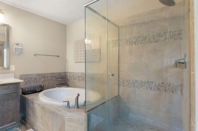 6326 Vista Del Bosque Drive NW, Albuquerque, NM 87120