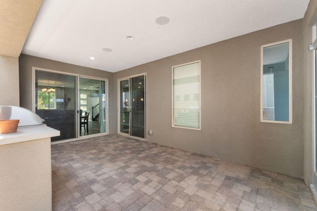6326 Vista Del Bosque Drive NW, Albuquerque, NM 87120