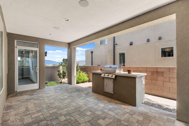 6326 Vista Del Bosque Drive NW, Albuquerque, NM 87120