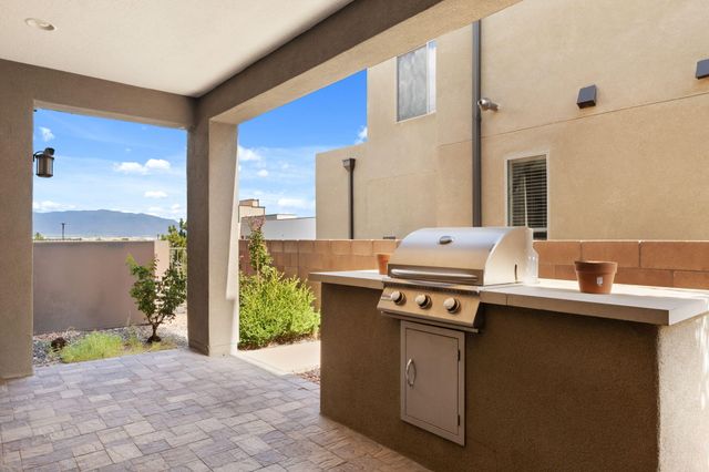 6326 Vista Del Bosque Drive NW, Albuquerque, NM 87120
