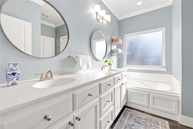 911 E Township Street, Fayetteville, AR 72703