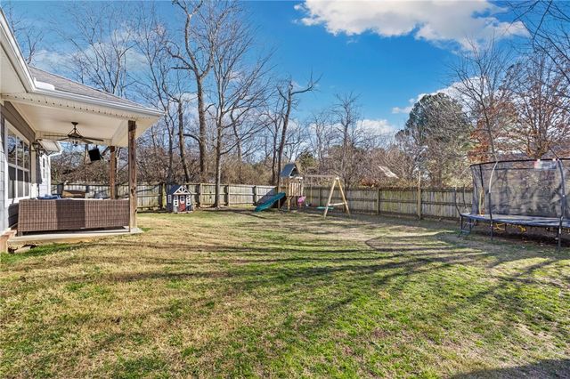 911 E Township Street, Fayetteville, AR 72703