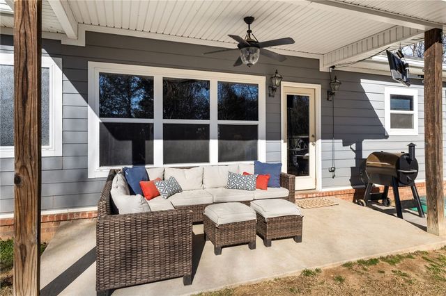 911 E Township Street, Fayetteville, AR 72703