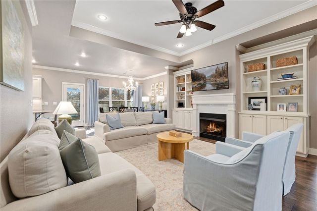 911 E Township Street, Fayetteville, AR 72703