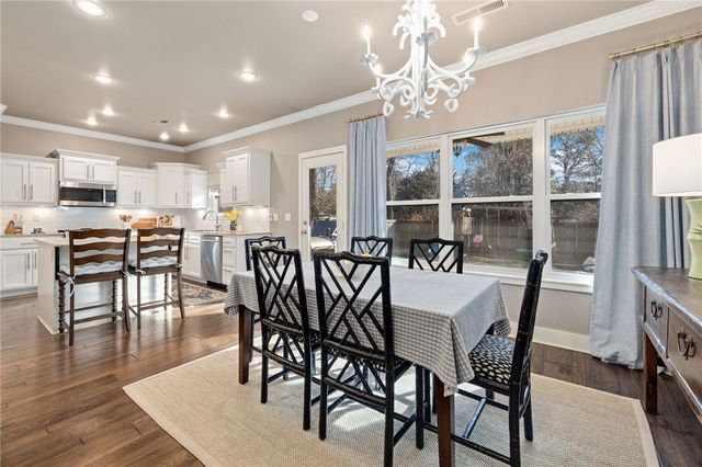 911 E Township Street, Fayetteville, AR 72703