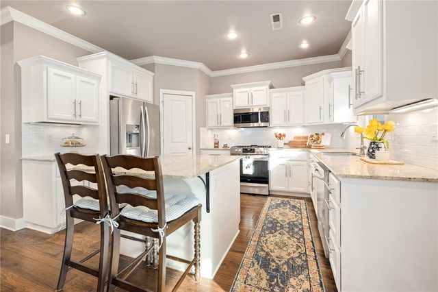 911 E Township Street, Fayetteville, AR 72703