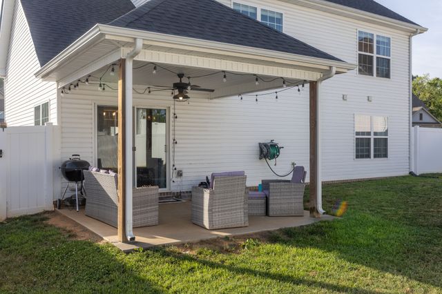 1736 Heritage Dr, Clarksville, TN 37043