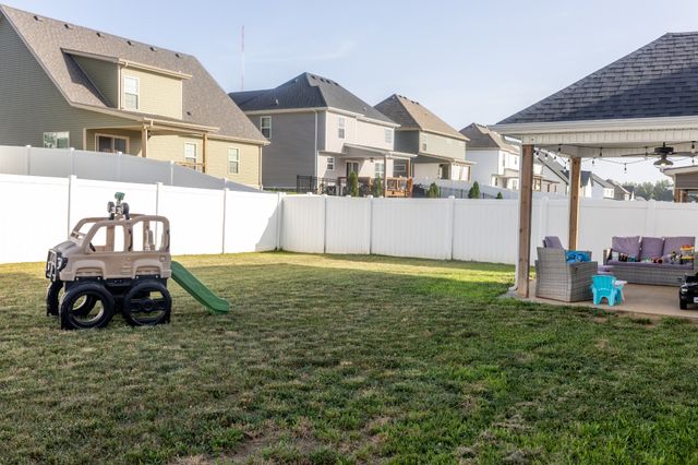 1736 Heritage Dr, Clarksville, TN 37043