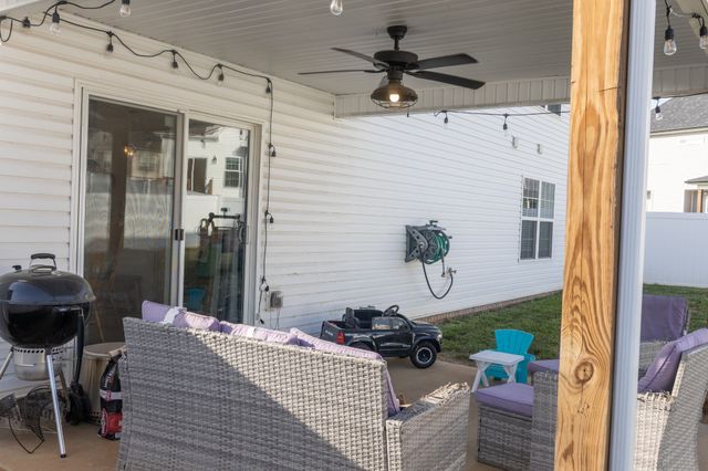 1736 Heritage Dr, Clarksville, TN 37043