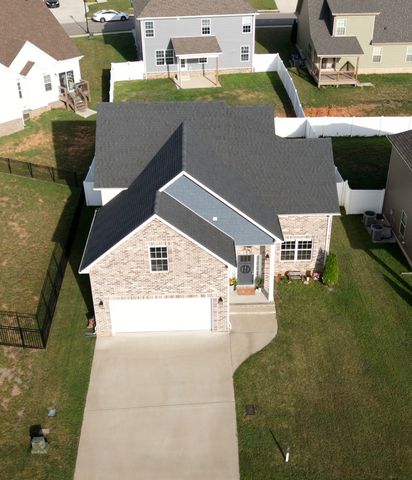 1736 Heritage Dr, Clarksville, TN 37043