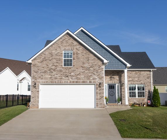 1736 Heritage Dr, Clarksville, TN 37043