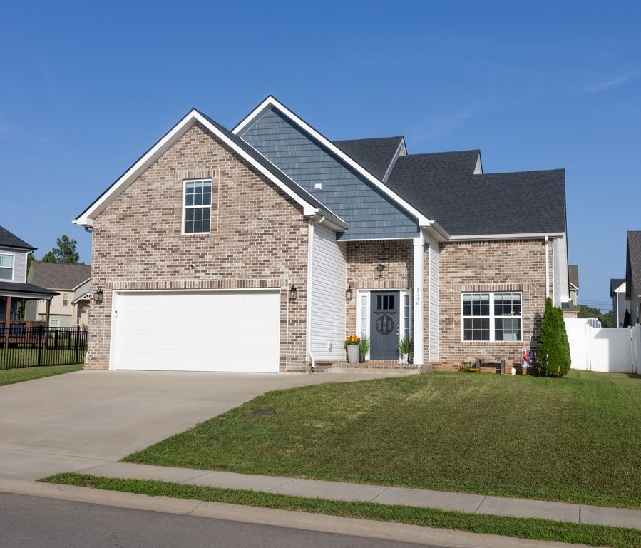 1736 Heritage Dr, Clarksville, TN 37043