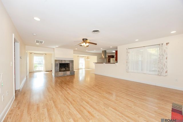 9875 Damuth Dr, Baton Rouge, LA 70815