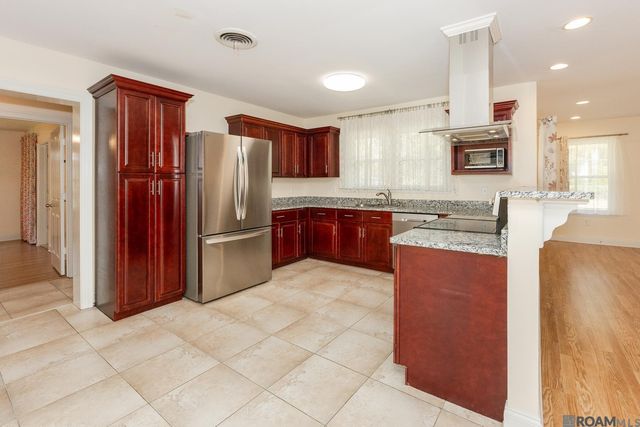 9875 Damuth Dr, Baton Rouge, LA 70815