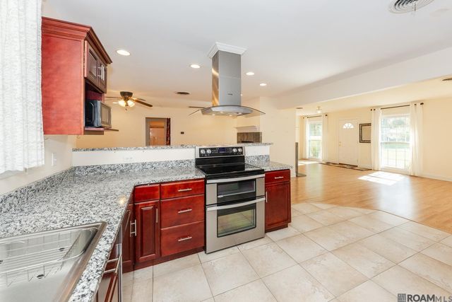 9875 Damuth Dr, Baton Rouge, LA 70815