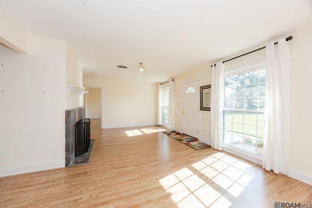 9875 Damuth Dr, Baton Rouge, LA 70815