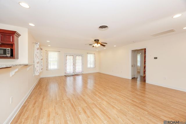 9875 Damuth Dr, Baton Rouge, LA 70815