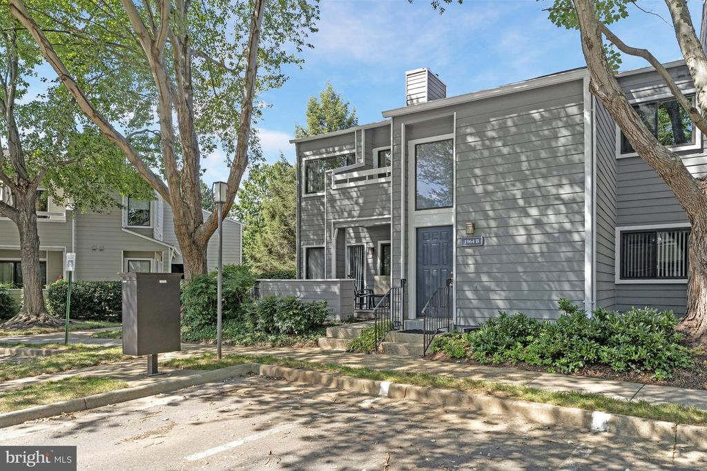 1964-B VILLARIDGE DR, Reston, VA 20191