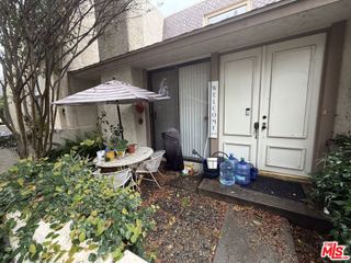 6121 Shoup Avenue 26, Woodland Hills, CA 91367