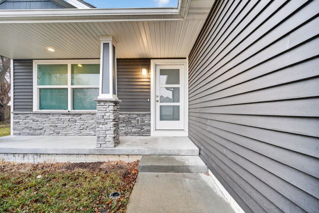 2417 Merle Huff Avenue, Norwalk, IA 50211