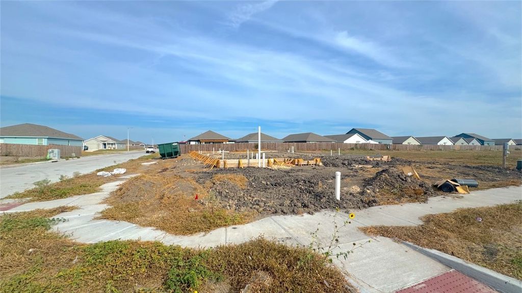 2782 Lady Andrea Dr, Corpus Christi, TX 78415 — exterior