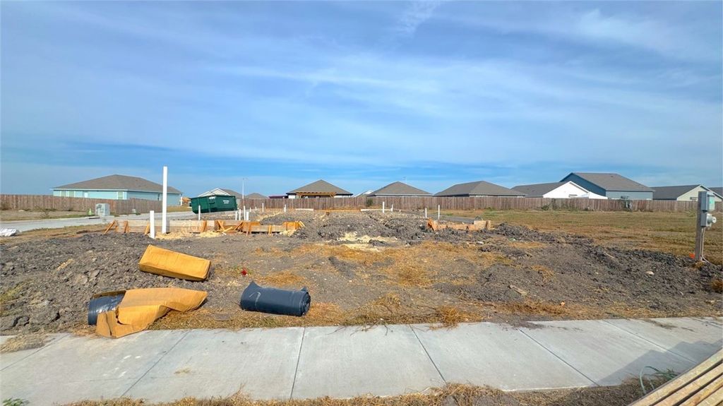 2782 Lady Andrea Dr, Corpus Christi, TX 78415 — photo 2