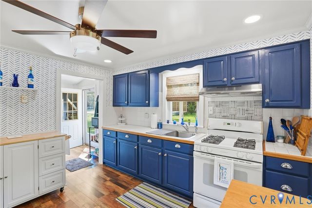 247 Salisbury Park Rd, Hague, VA 22469