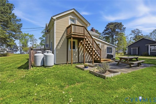 247 Salisbury Park Rd, Hague, VA 22469