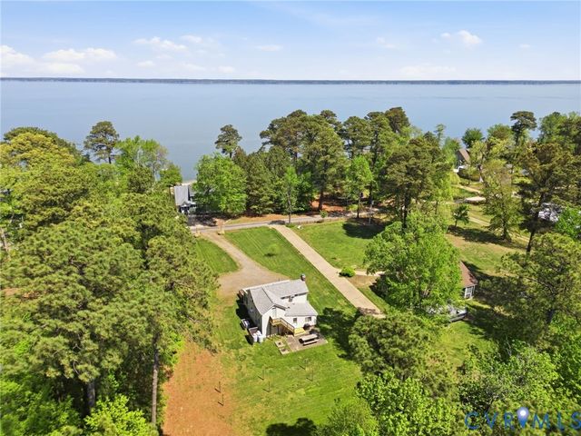 247 Salisbury Park Rd, Hague, VA 22469