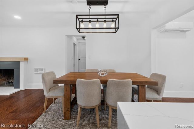2768 Hillendale Drive, Rochester Hills, MI 48309