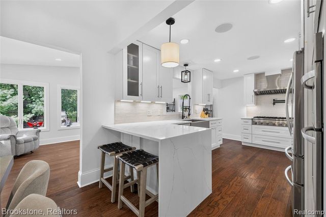 2768 Hillendale Drive, Rochester Hills, MI 48309