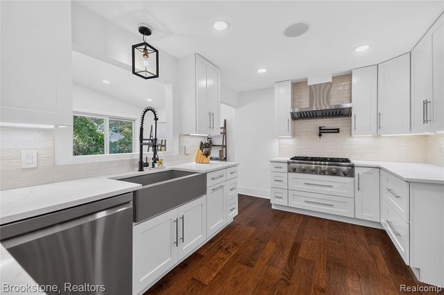 2768 Hillendale Drive, Rochester Hills, MI 48309