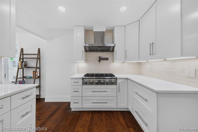 2768 Hillendale Drive, Rochester Hills, MI 48309
