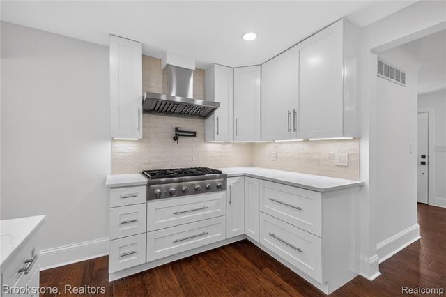 2768 Hillendale Drive, Rochester Hills, MI 48309