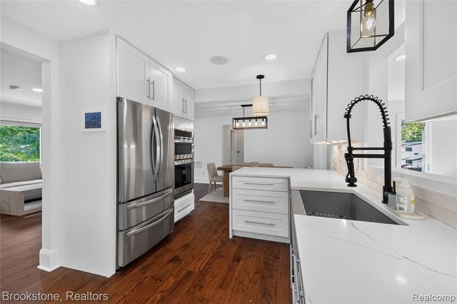 2768 Hillendale Drive, Rochester Hills, MI 48309
