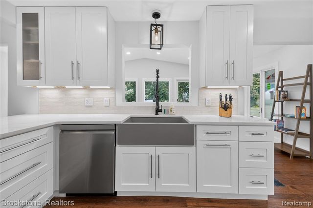 2768 Hillendale Drive, Rochester Hills, MI 48309