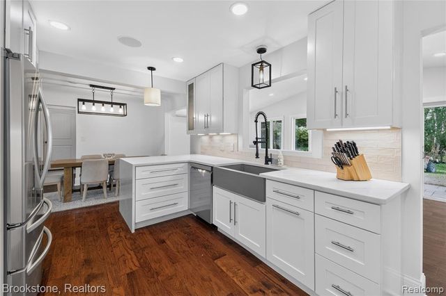 2768 Hillendale Drive, Rochester Hills, MI 48309