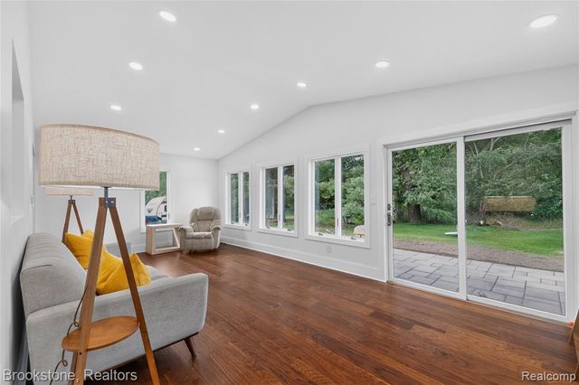 2768 Hillendale Drive, Rochester Hills, MI 48309