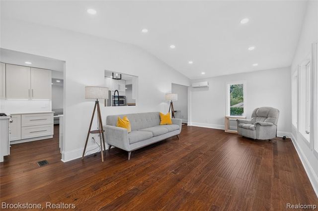 2768 Hillendale Drive, Rochester Hills, MI 48309
