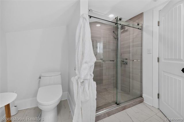 2768 Hillendale Drive, Rochester Hills, MI 48309